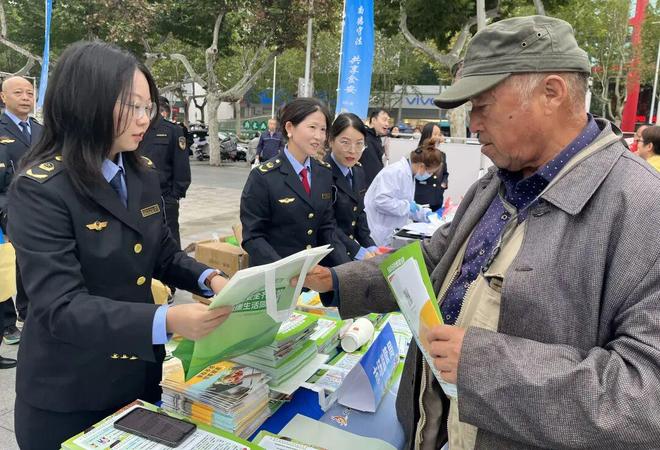 渭滨区市监局开展“诚信经营 放心消费”主题活动 强化法律咨询服务
